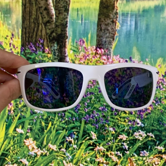 Eddie Bauer Sunglasses in blue lenses - Picture 8 of 13